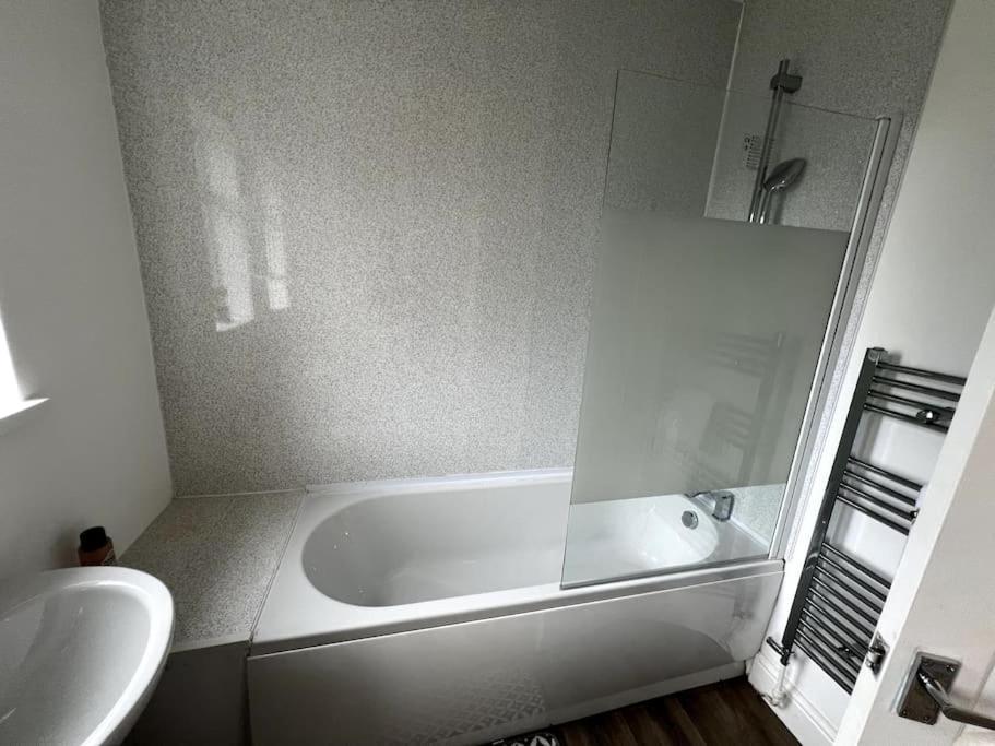 Numero Venti Aparthouse Wifi Parking Hot Tub 뉴캐슬어폰타인 외부 사진